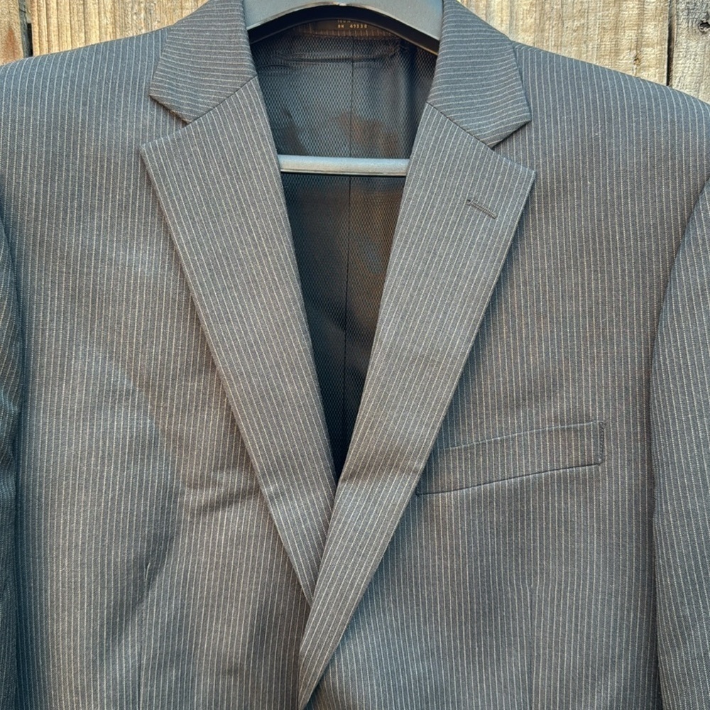 Jones New York dark gray pinstripe suit, size 44R - Picture 2 of 9